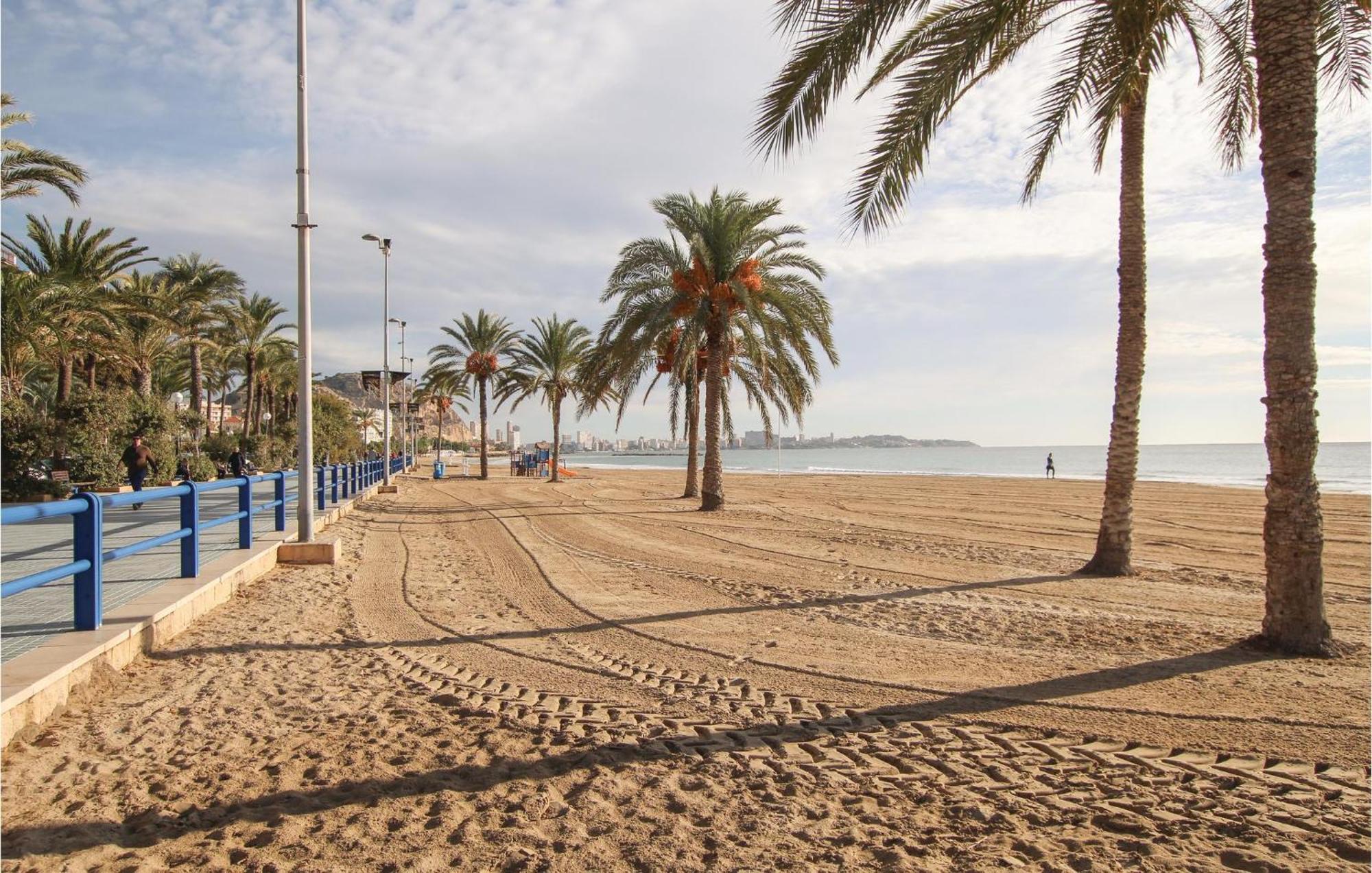 3 Bedroom Gorgeous Apartment In Alicante Exteriör bild