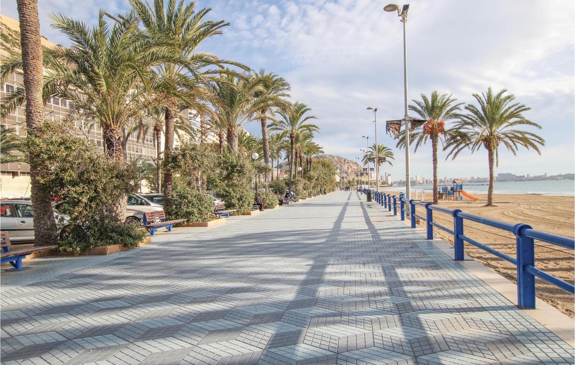 3 Bedroom Gorgeous Apartment In Alicante Exteriör bild