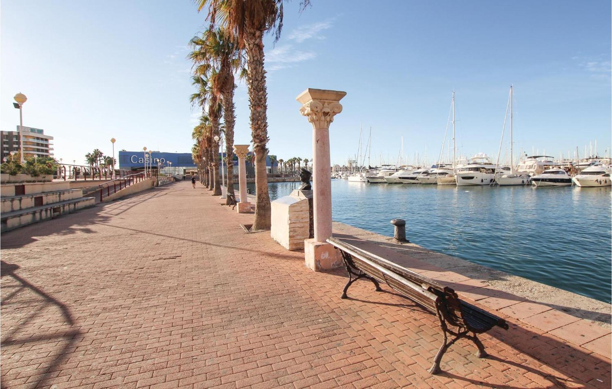 3 Bedroom Gorgeous Apartment In Alicante Exteriör bild